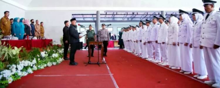 2 Kepala Desa PAW dan 38 Penjabat Kepala Desa di Kabupaten Lampung Selatan Resmi Dilantik  CuplikCom-2-Kepala-Desa-PAW-dan-38-Penjabat-Kepala-Desa-di-Kabupaten-Lampung-Selatan-Resmi-Dilantik -20062023183342-IMG_20230620_183403.jpg